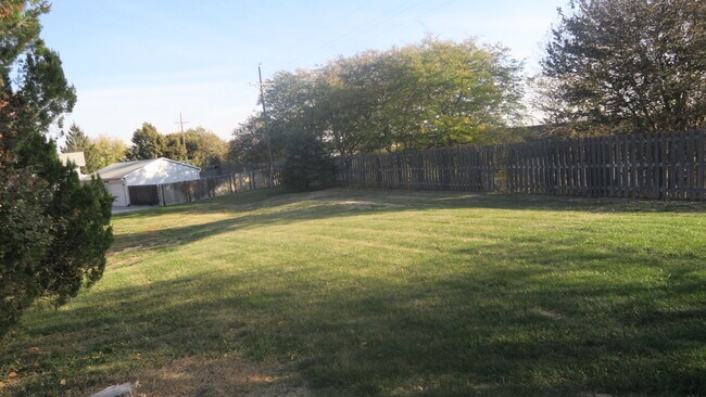 Building Photo - 13801 Greenfield Rd