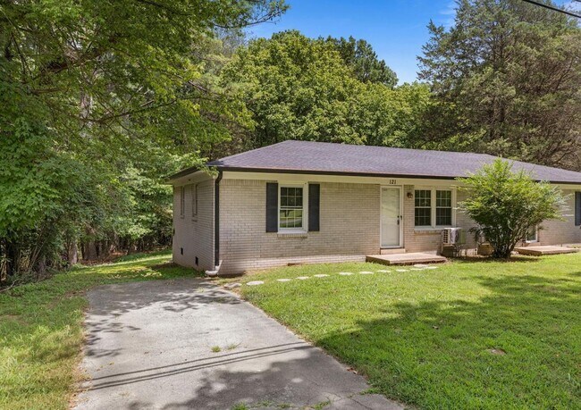 Building Photo - 121 Glenn Springs Rd