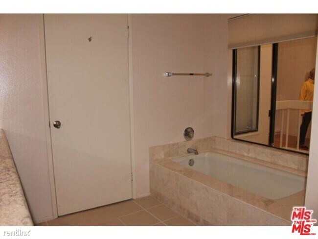 Building Photo - 2 br, 3 bath Townhome - 1593 Michael Ln