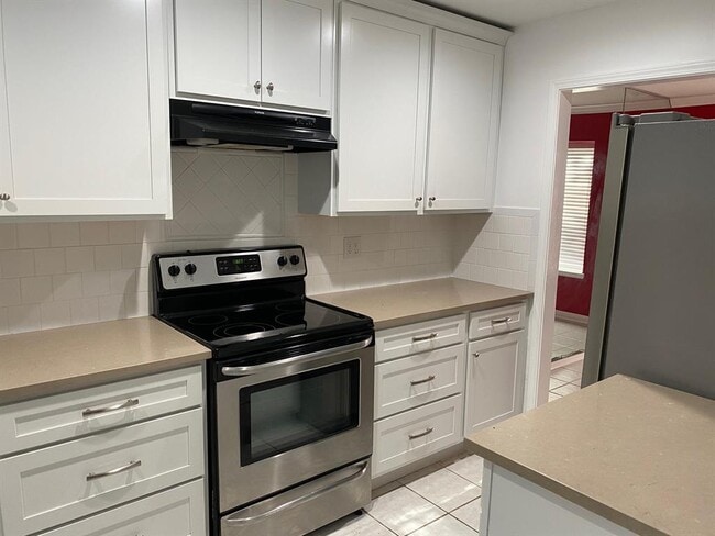 Foto del edificio - 11550 Chimney Rock Rd