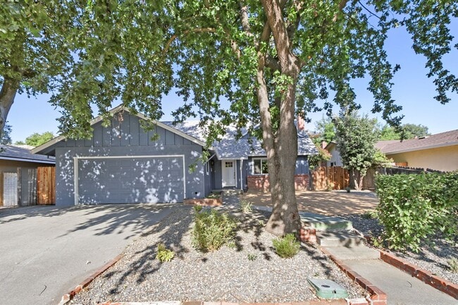 Building Photo - 1611 Clemson Dr