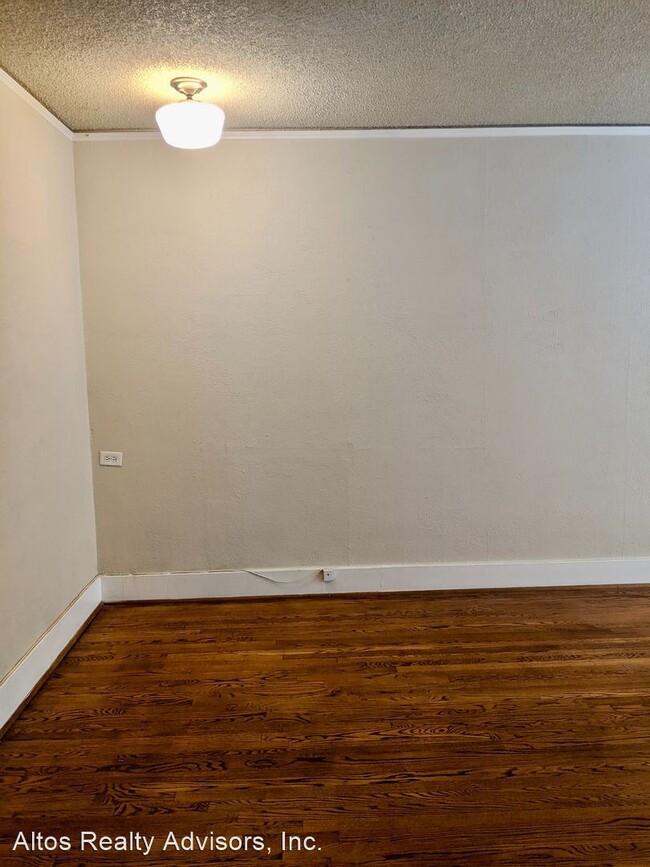 Building Photo - 230-240 E 19th Ave