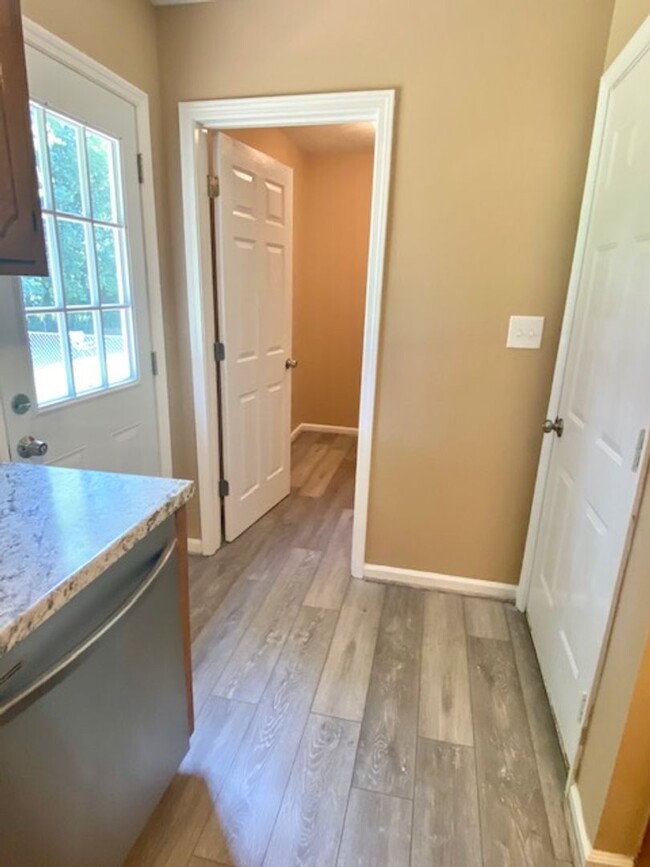 Building Photo - Perfect Starter Home