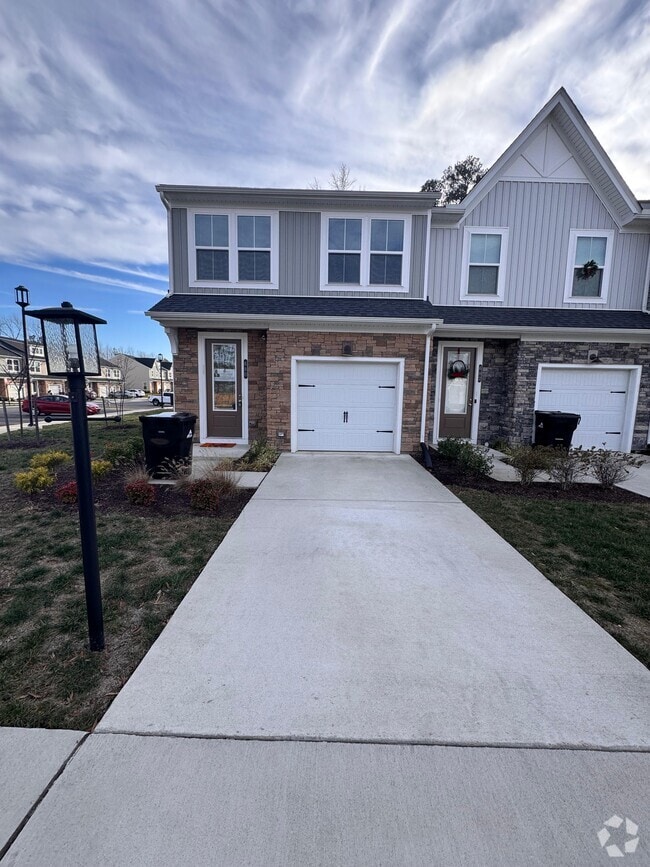 Building Photo - 8603 Underhill Dr