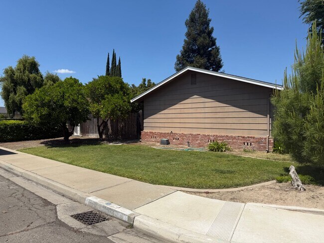Foto del edificio - 3 Bedroom 2 bath with Rv Parking