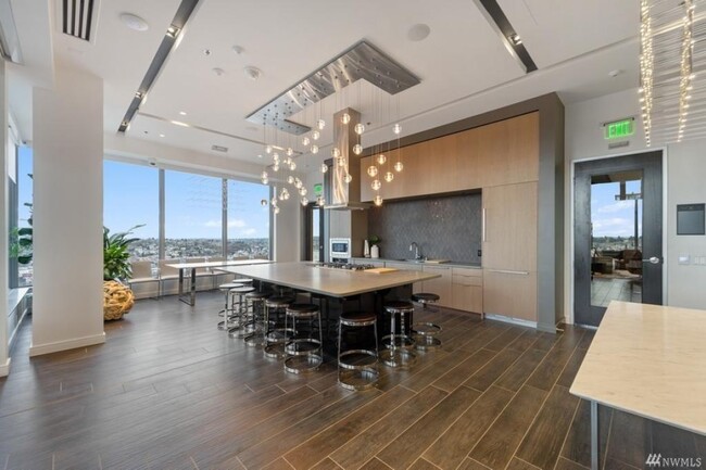 Building Photo - Nexus - 2 bedrooms + den