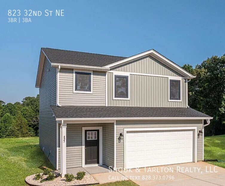 Photo - 823 32nd St NE-