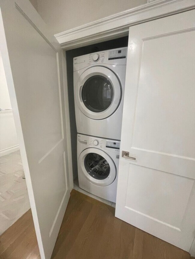 Building Photo - Brighton 4bd/2ba Near B, C, D Lines! Washer/dryer in Unit!!