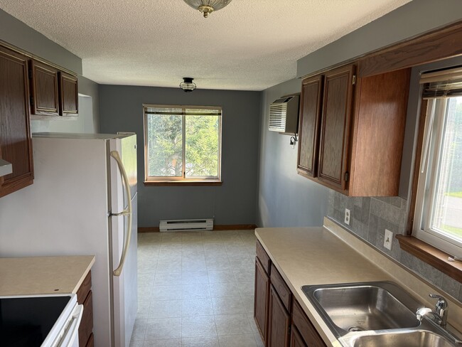 Building Photo - 2721 Alder Creek Dr S
