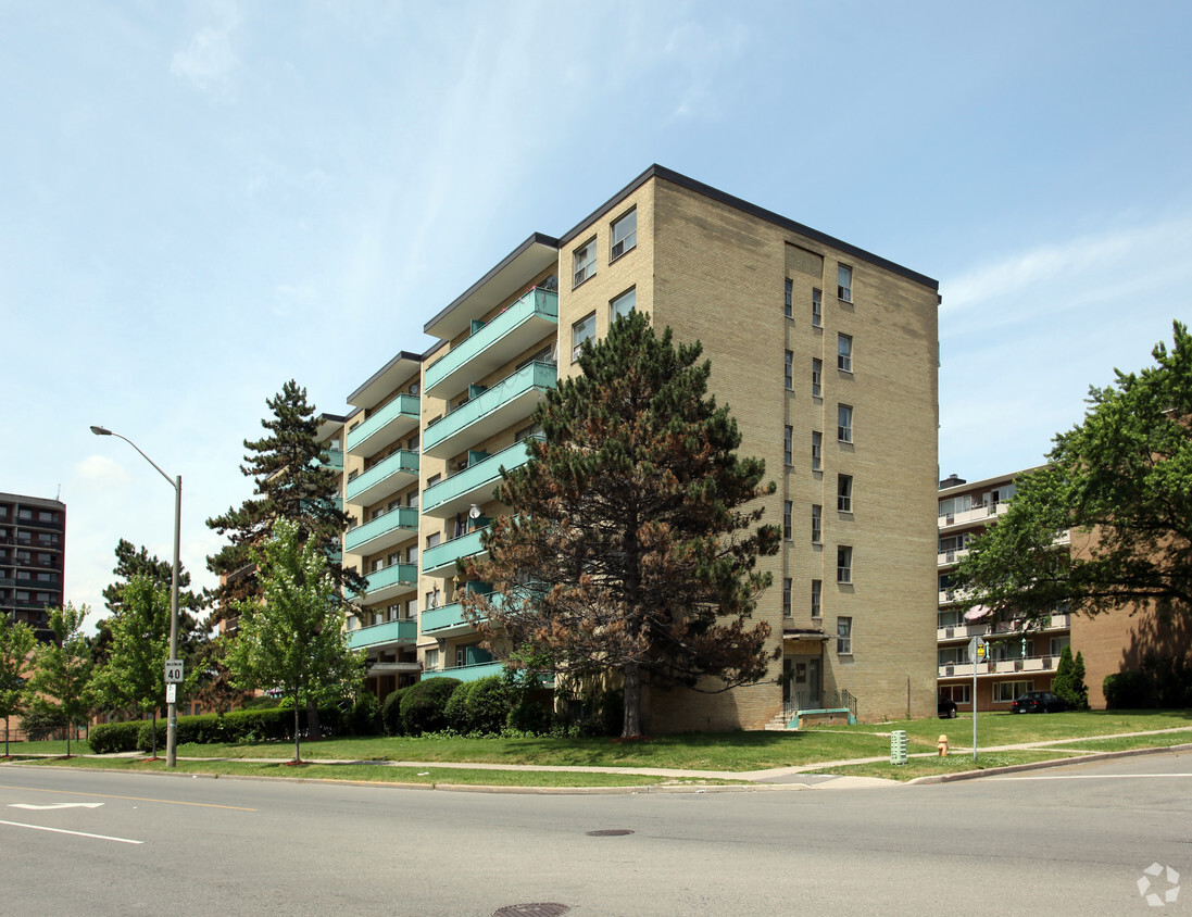 Building Photo - 22 Thorncliffe Park Dr