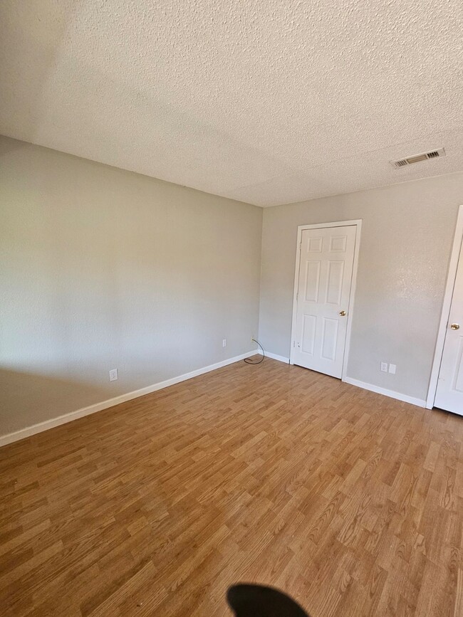 Building Photo - 502 Hanes Blvd