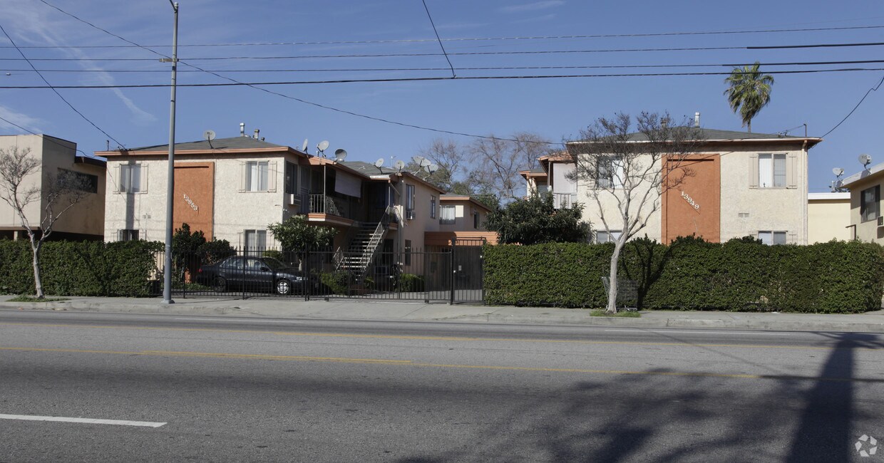 Foto del edificio - 13949-13953 Vanowen St