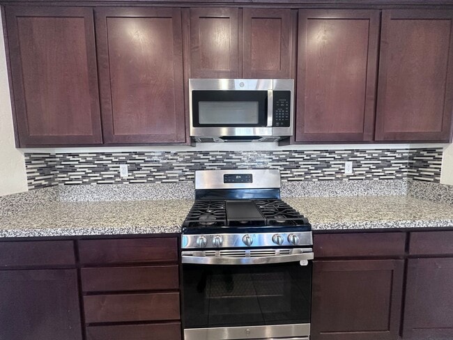 Building Photo - SE Visalia home coming soon!!