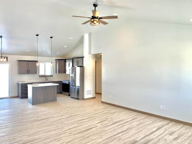 Building Photo - 3915 Swan Rd