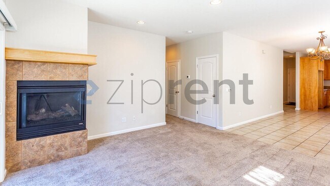 Foto del edificio - 1251 Clover Dr