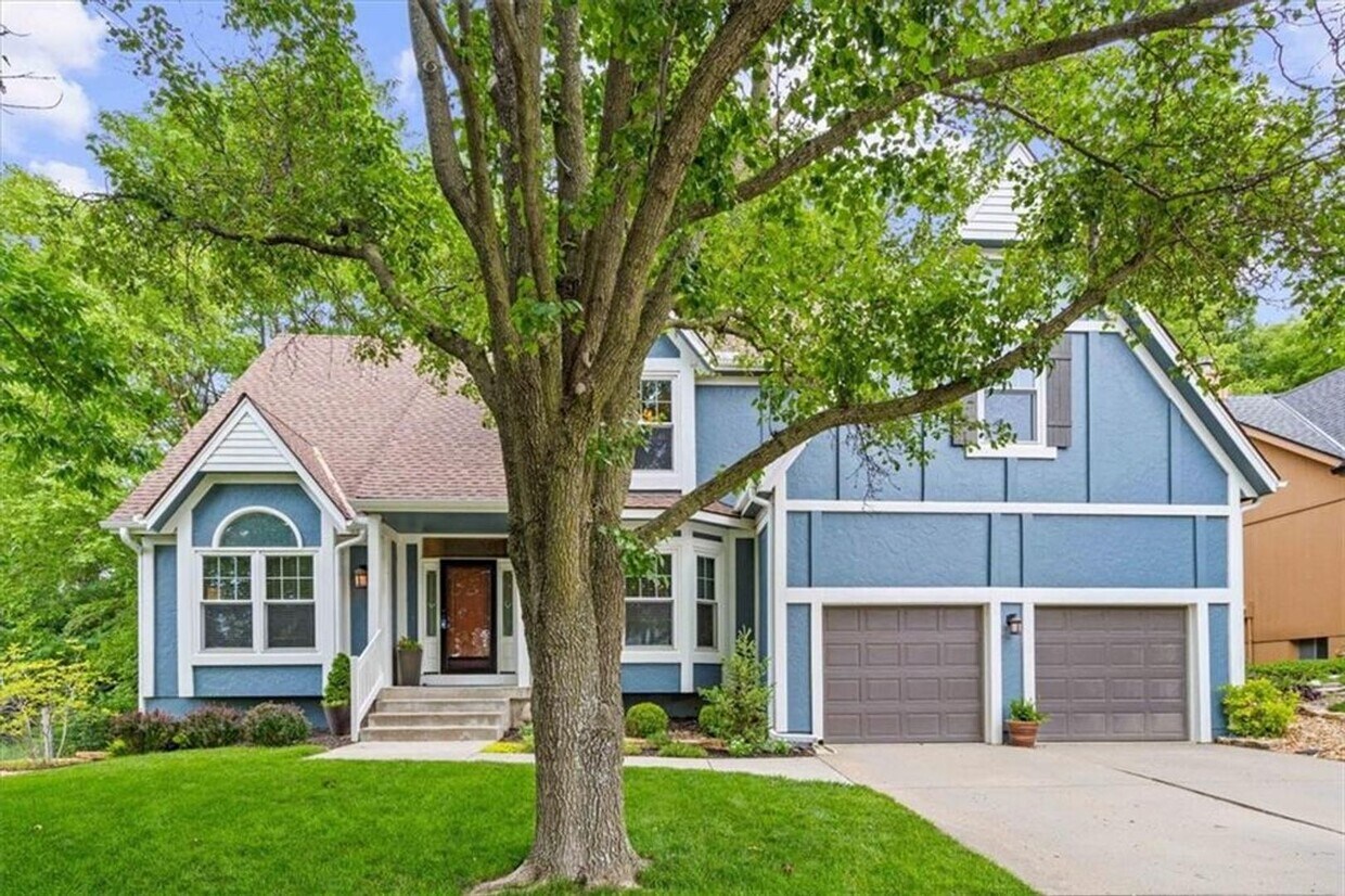 Primary Photo - {9120} Well maintained 2 Story + Blue Vall...