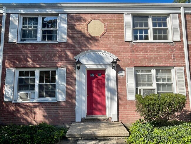 Building Photo - 72 Standish Rd