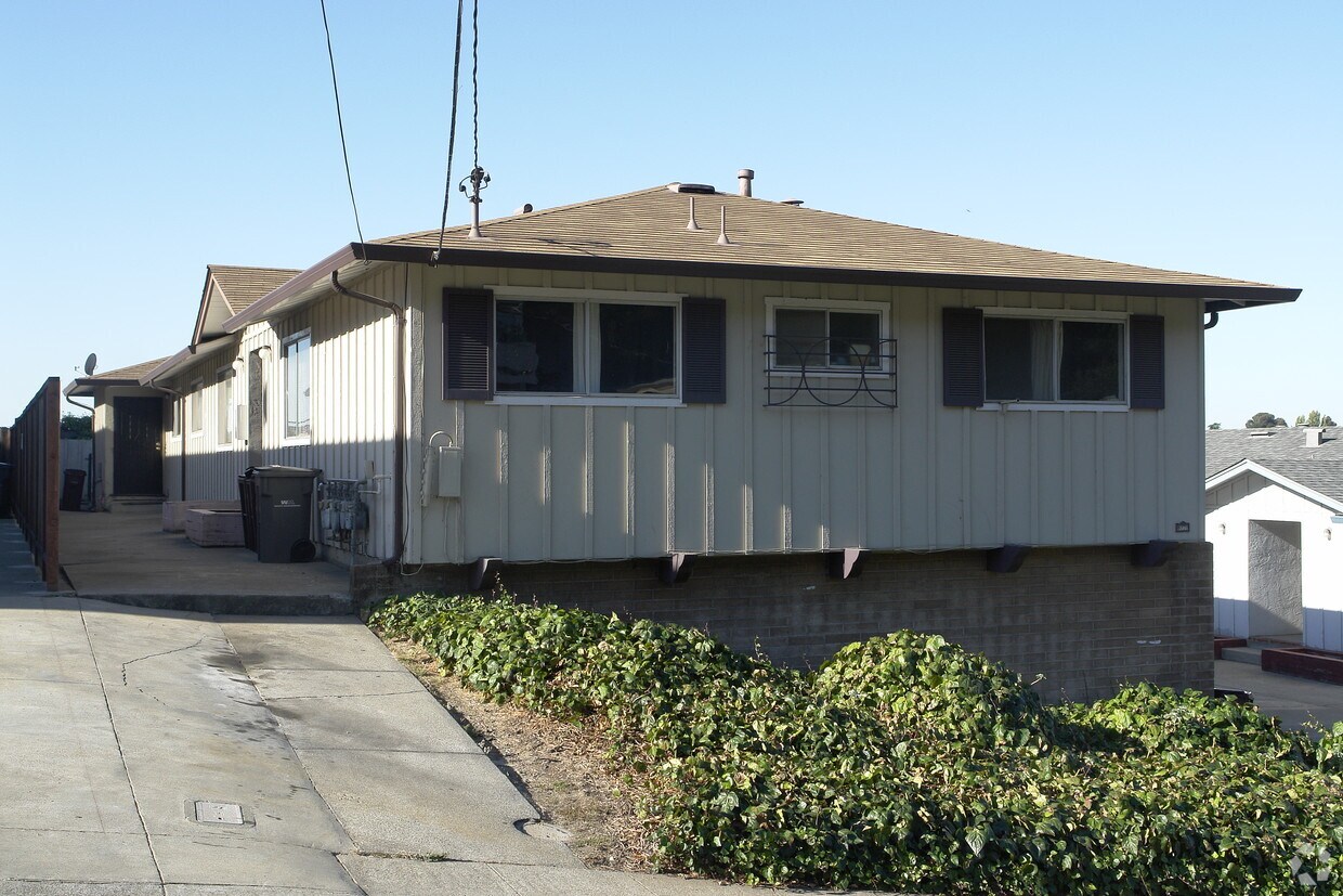 Primary Photo - 8070 Greenridge Dr