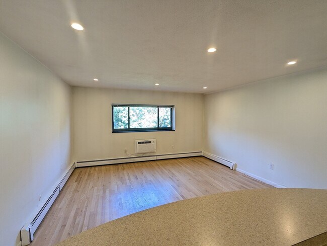 Building Photo - 15 Walbridge St