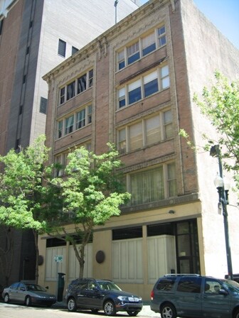 Primary Photo - 528 Baronne St