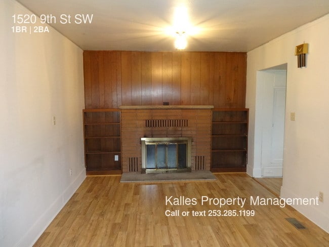 Building Photo - Cute 1 Bed 1.5 Bath + Family Room Home in ...