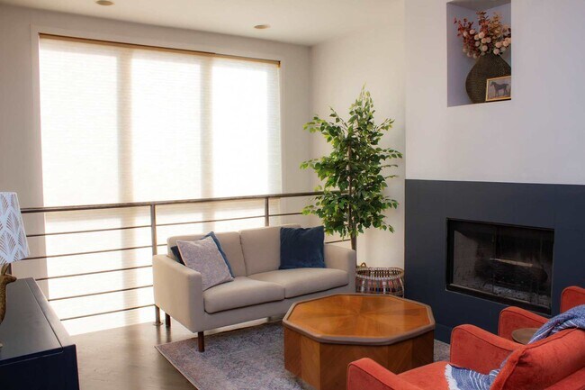 Foto del edificio - 1022 N Marshfield Ave