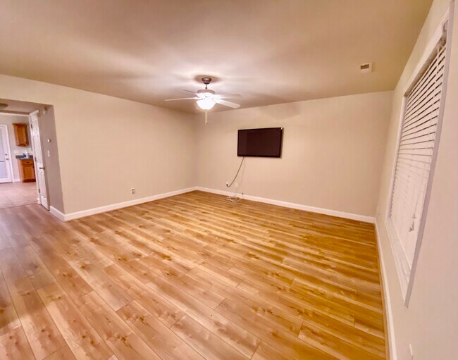 Building Photo - 3600 Old Forest Rd