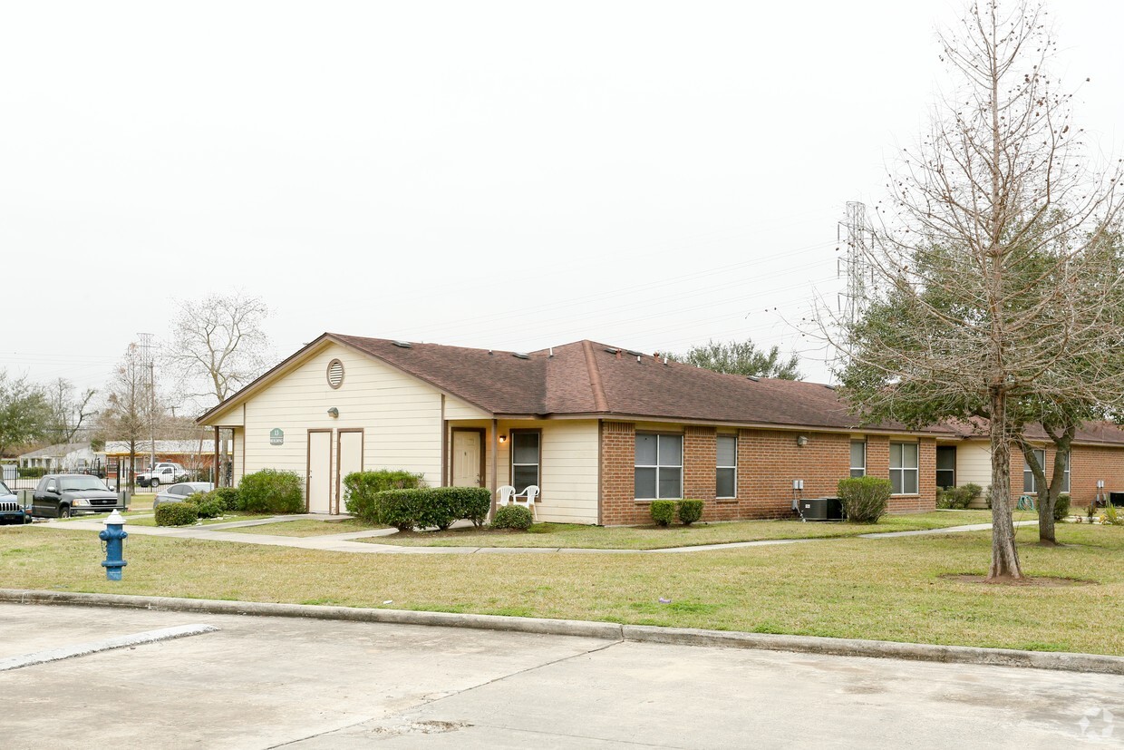 Apartment Building - Simmons Gardens