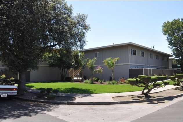 Building Photo - Villa Verde