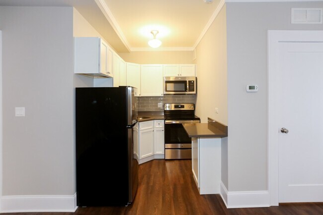 Building Photo - 817 W Lakeside Pl