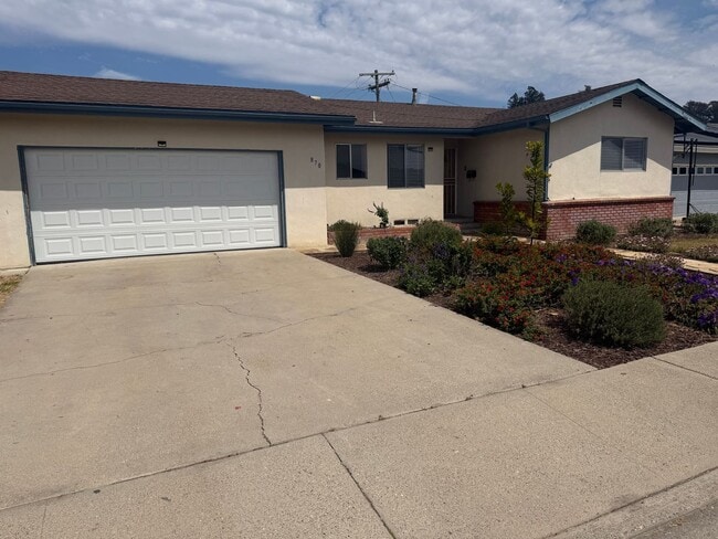 Building Photo - 870 Pearl Dr