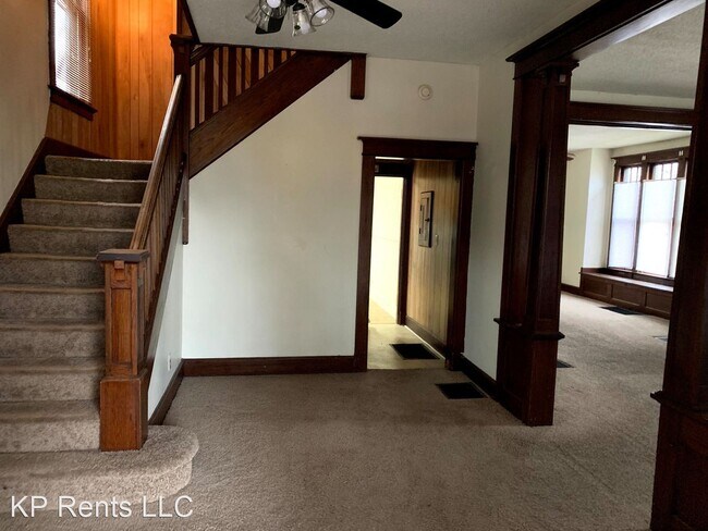Foto del edificio - 4 br, 2 bath House - 423 S Grand Ave