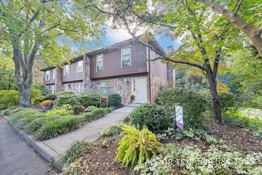 Photo - 3331 Stonehenge Square-