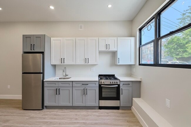 Foto del edificio - 103 Bostwick Ave