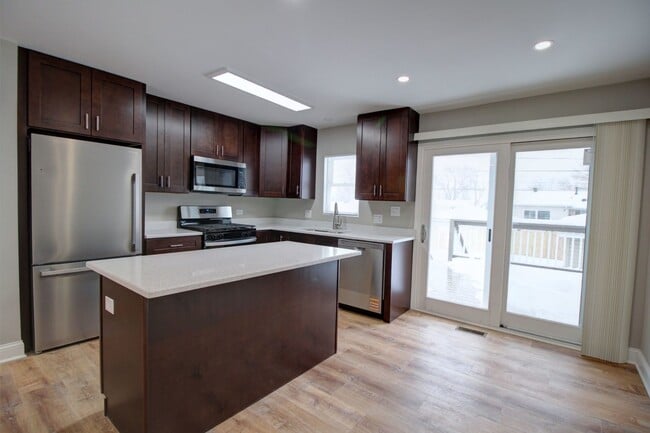 Foto del edificio - 225 Haller Ave