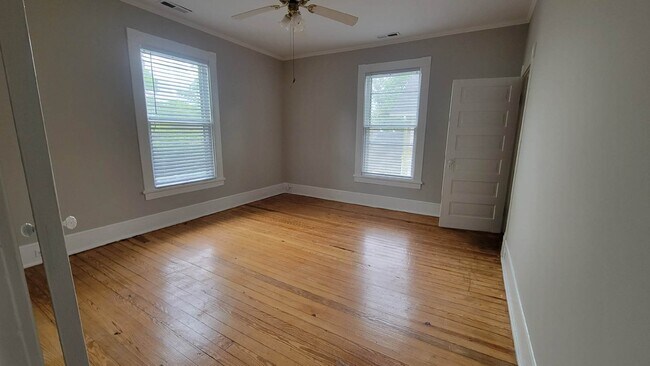 Front room - 511 Cleveland St