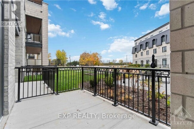 Photo du bâtiment - 310 - 100 PINEHILL ROAD