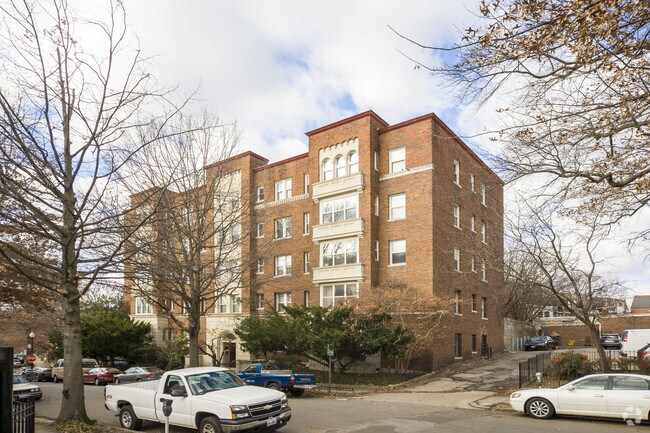 Primary Photo - 1615 Kenyon St NW