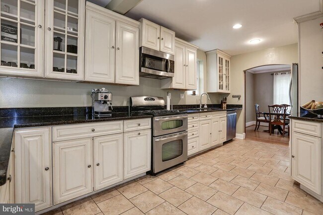 Foto del edificio - 3814 N Upland St