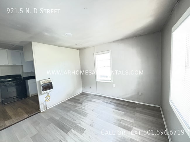 Building Photo - 921.5 N. D Street-
