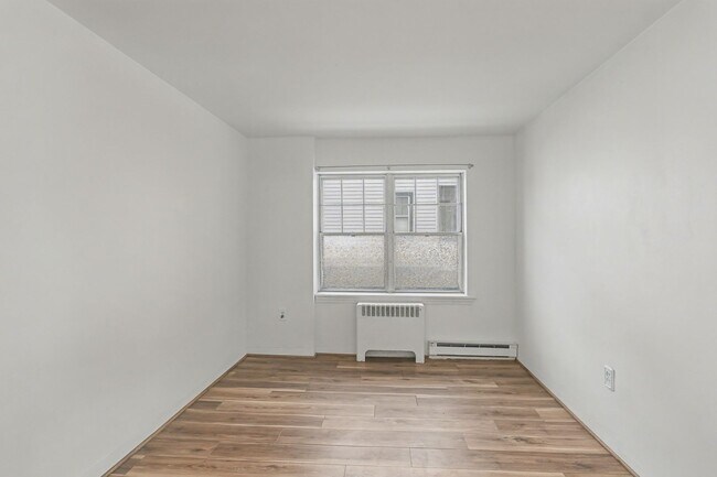 Building Photo - 10 Swan St