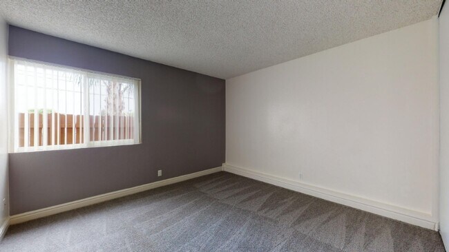 Building Photo - 180 Canyon Dr
