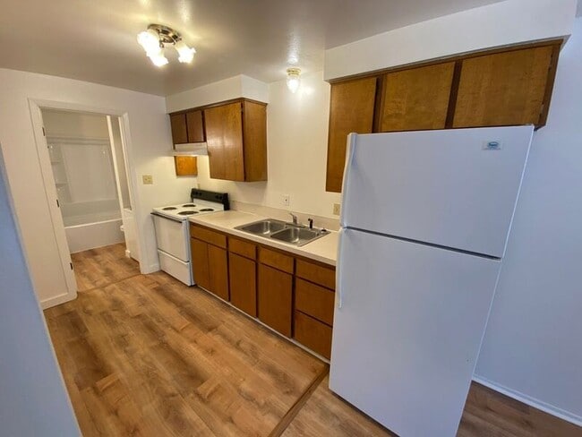 Building Photo - 160 Manbrin Dr NE