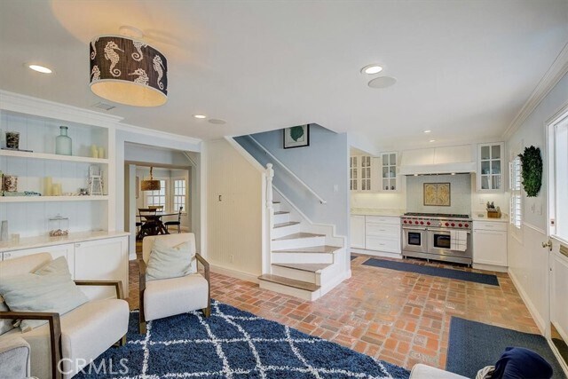 Building Photo - 2128 Miramar Dr