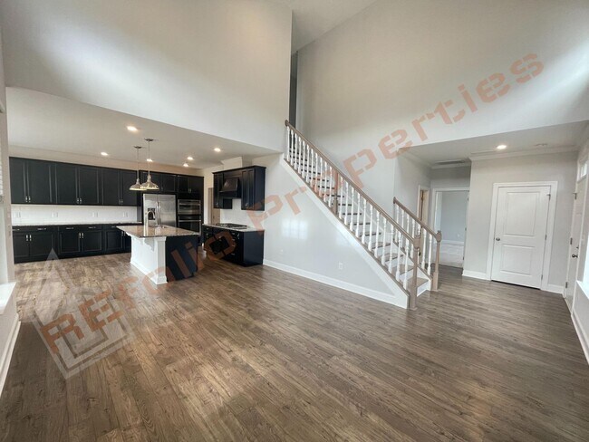 Building Photo - Beautiful 4 Bedroom, 3 Bath End Unit Townh...