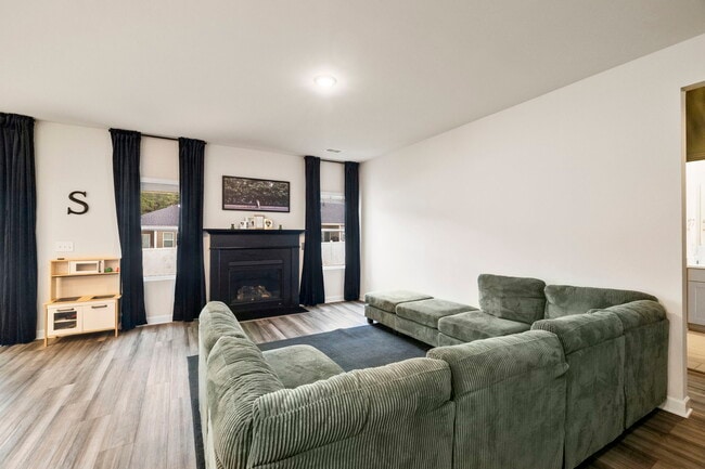 Building Photo - 813 Elgon Walk Dr