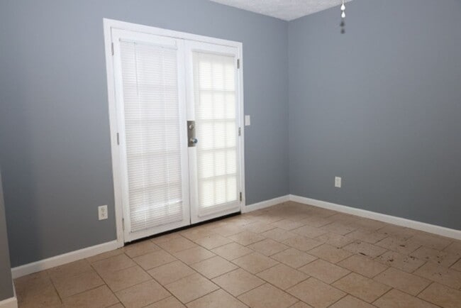 Building Photo - Single Family Home