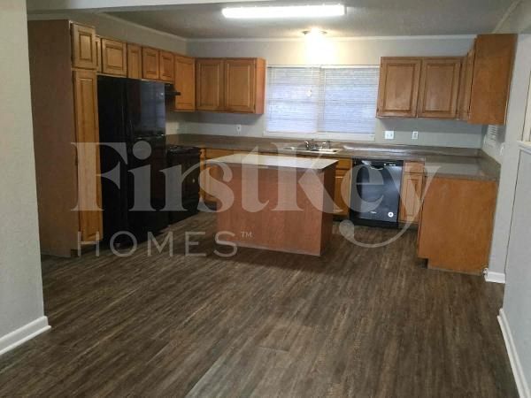 Foto del edificio - 7000 Meadowbrook Dr