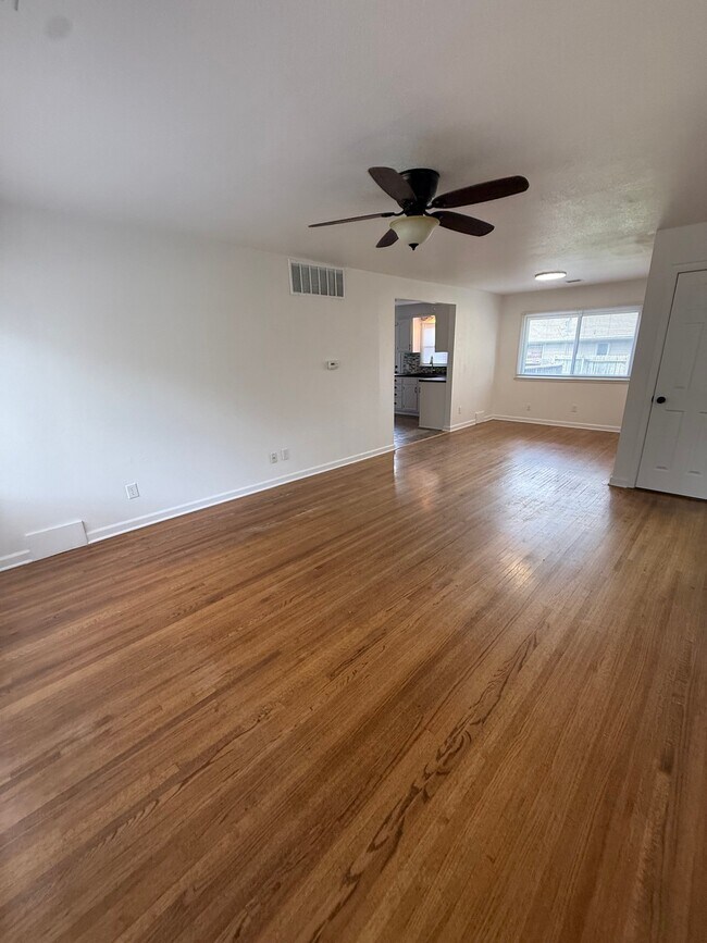 Foto del edificio - 612 E Walnut St