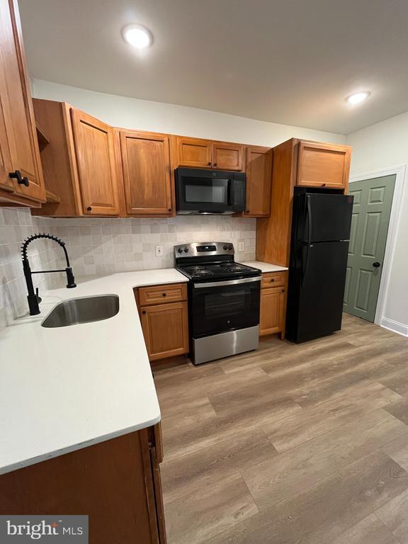 Foto del edificio - 533 S Salford St